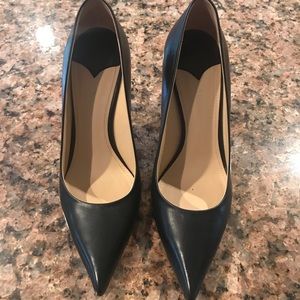 Theory simple black pumps, size 9